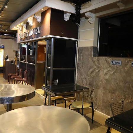 Deluxe Hotel Chennai Ngoại thất bức ảnh