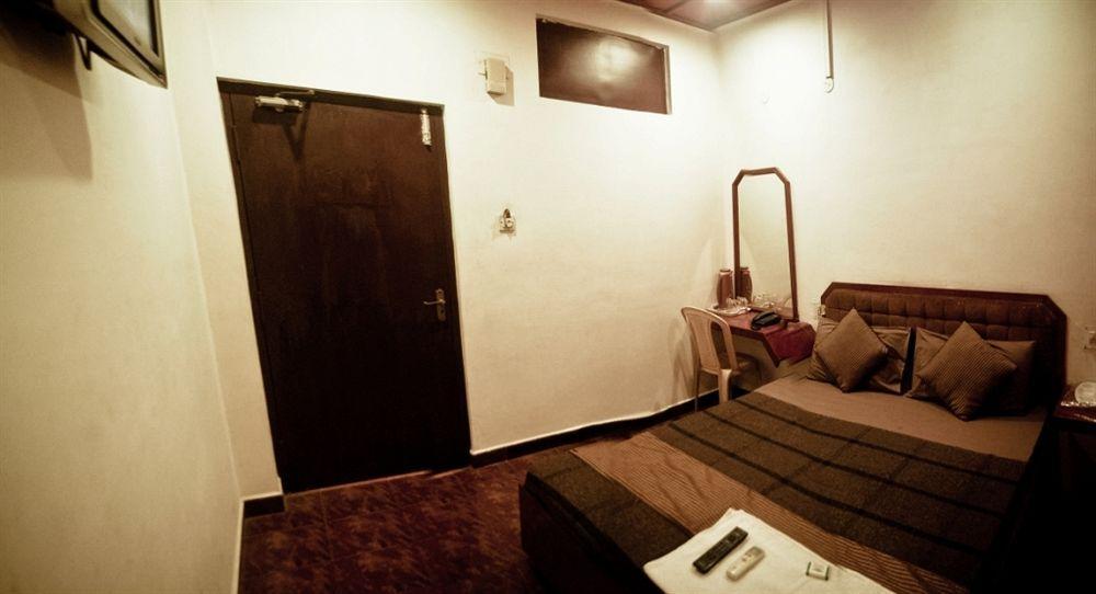 Deluxe Hotel Chennai Ngoại thất bức ảnh
