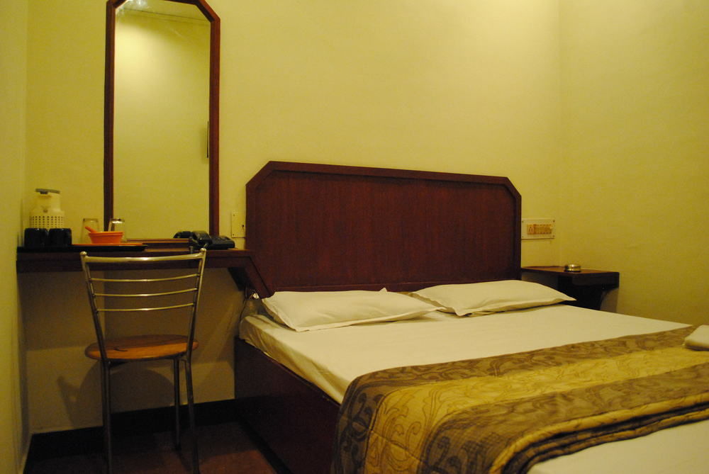 Deluxe Hotel Chennai Ngoại thất bức ảnh