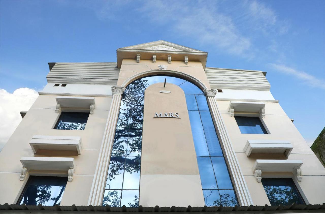 Deluxe Hotel Chennai Ngoại thất bức ảnh