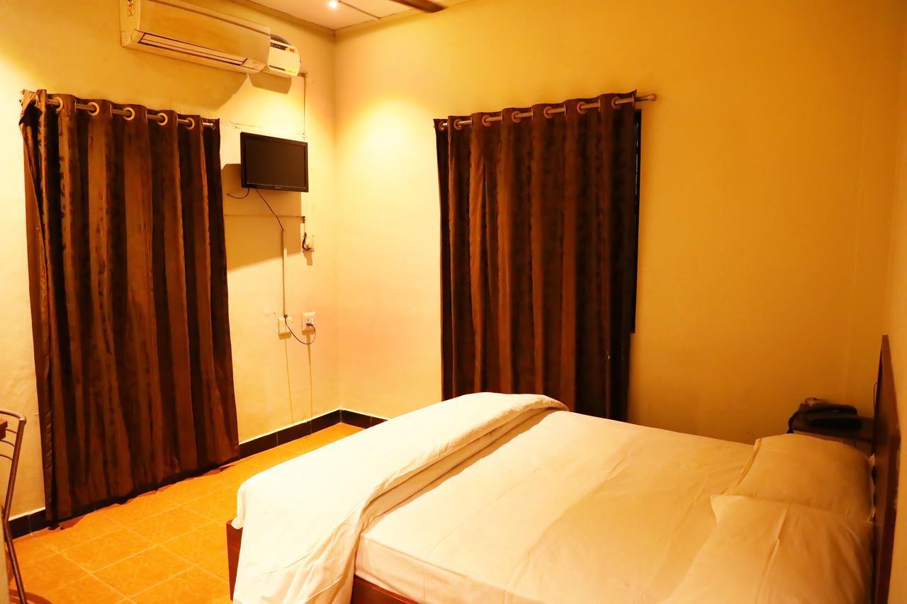 Deluxe Hotel Chennai Ngoại thất bức ảnh