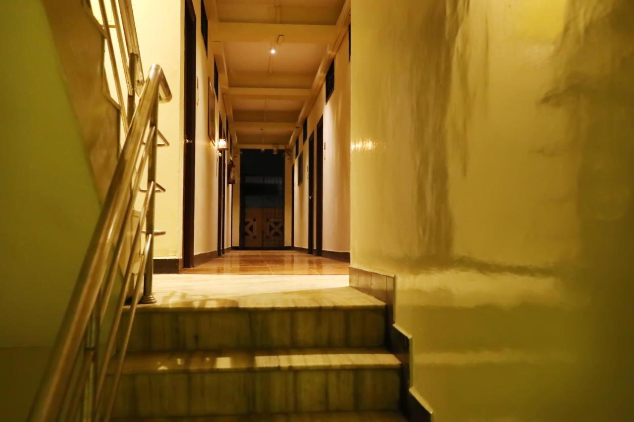 Deluxe Hotel Chennai Ngoại thất bức ảnh