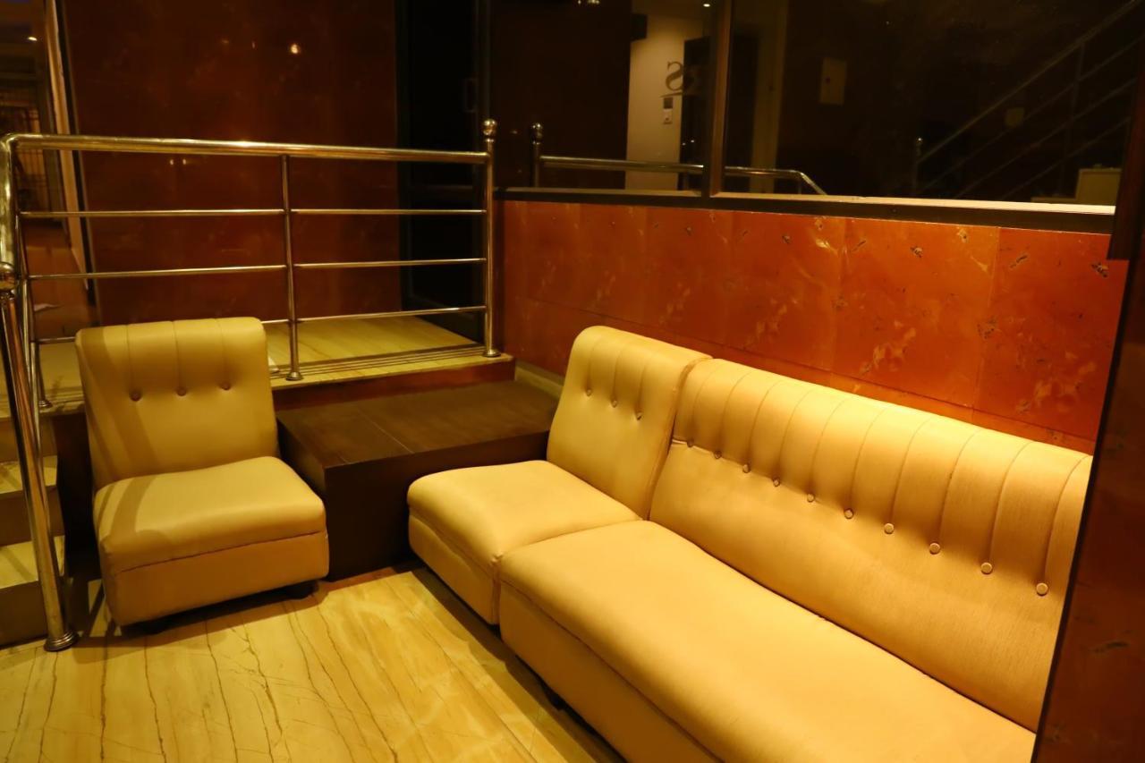 Deluxe Hotel Chennai Ngoại thất bức ảnh