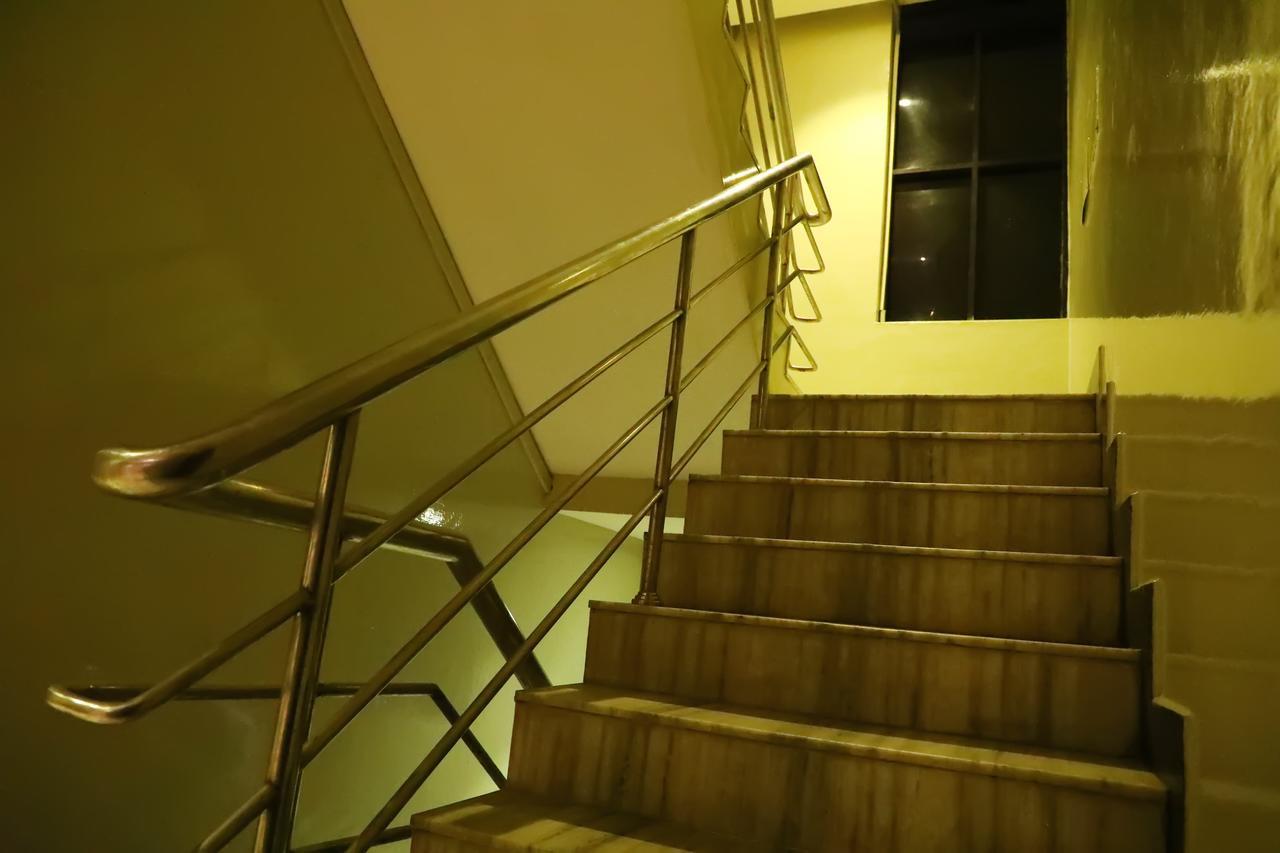 Deluxe Hotel Chennai Ngoại thất bức ảnh