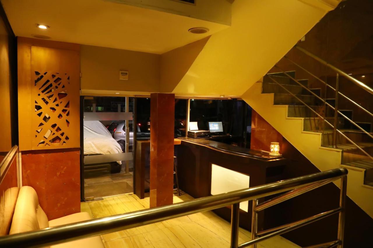 Deluxe Hotel Chennai Ngoại thất bức ảnh