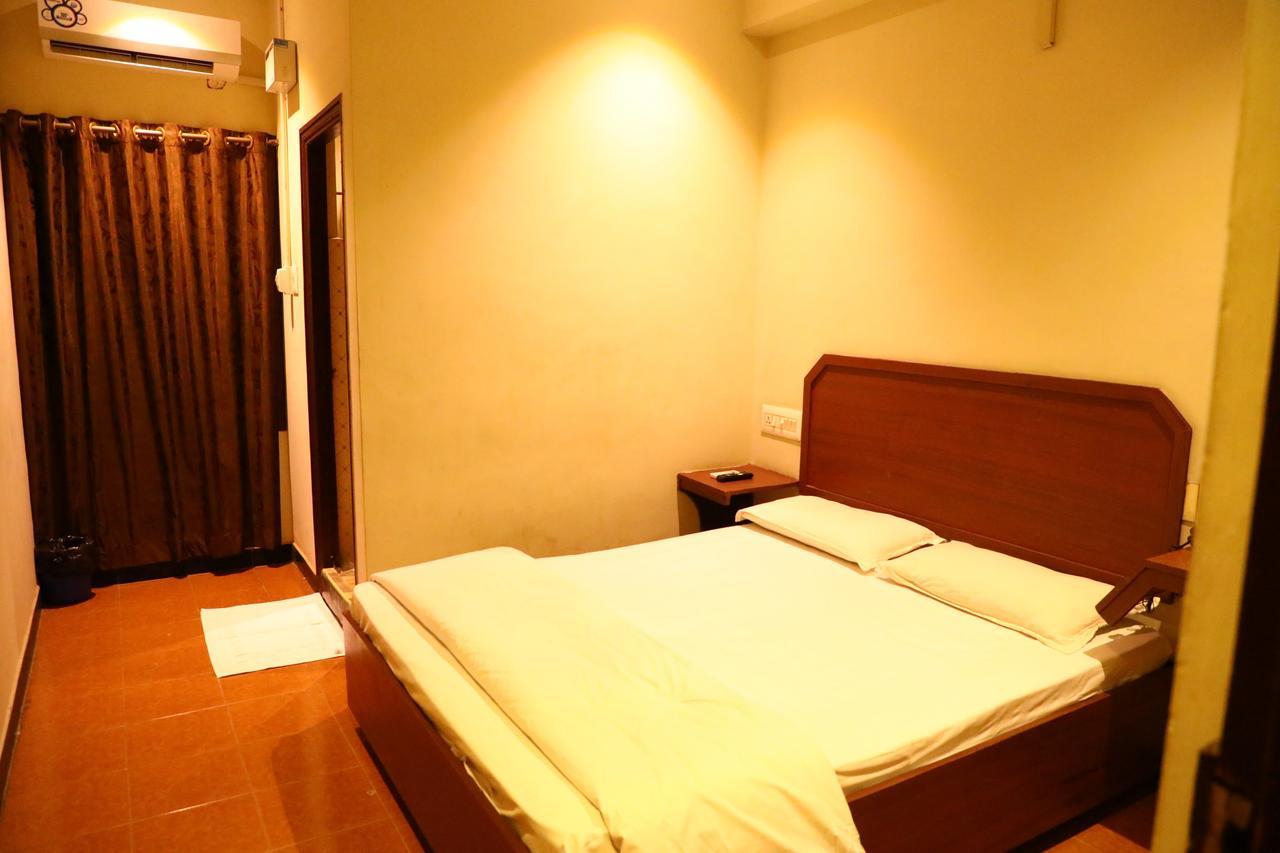 Deluxe Hotel Chennai Ngoại thất bức ảnh