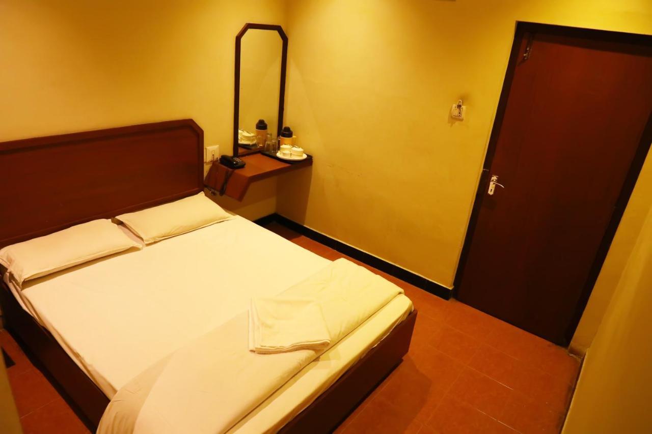 Deluxe Hotel Chennai Ngoại thất bức ảnh