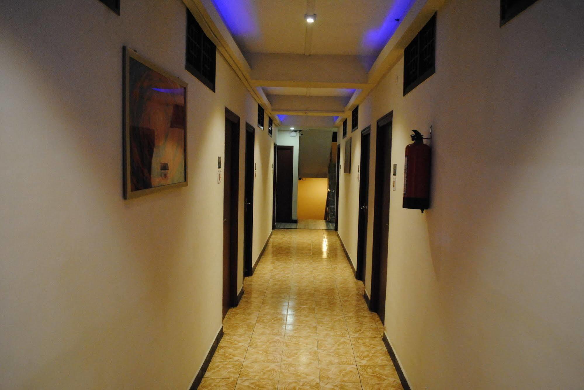 Deluxe Hotel Chennai Ngoại thất bức ảnh