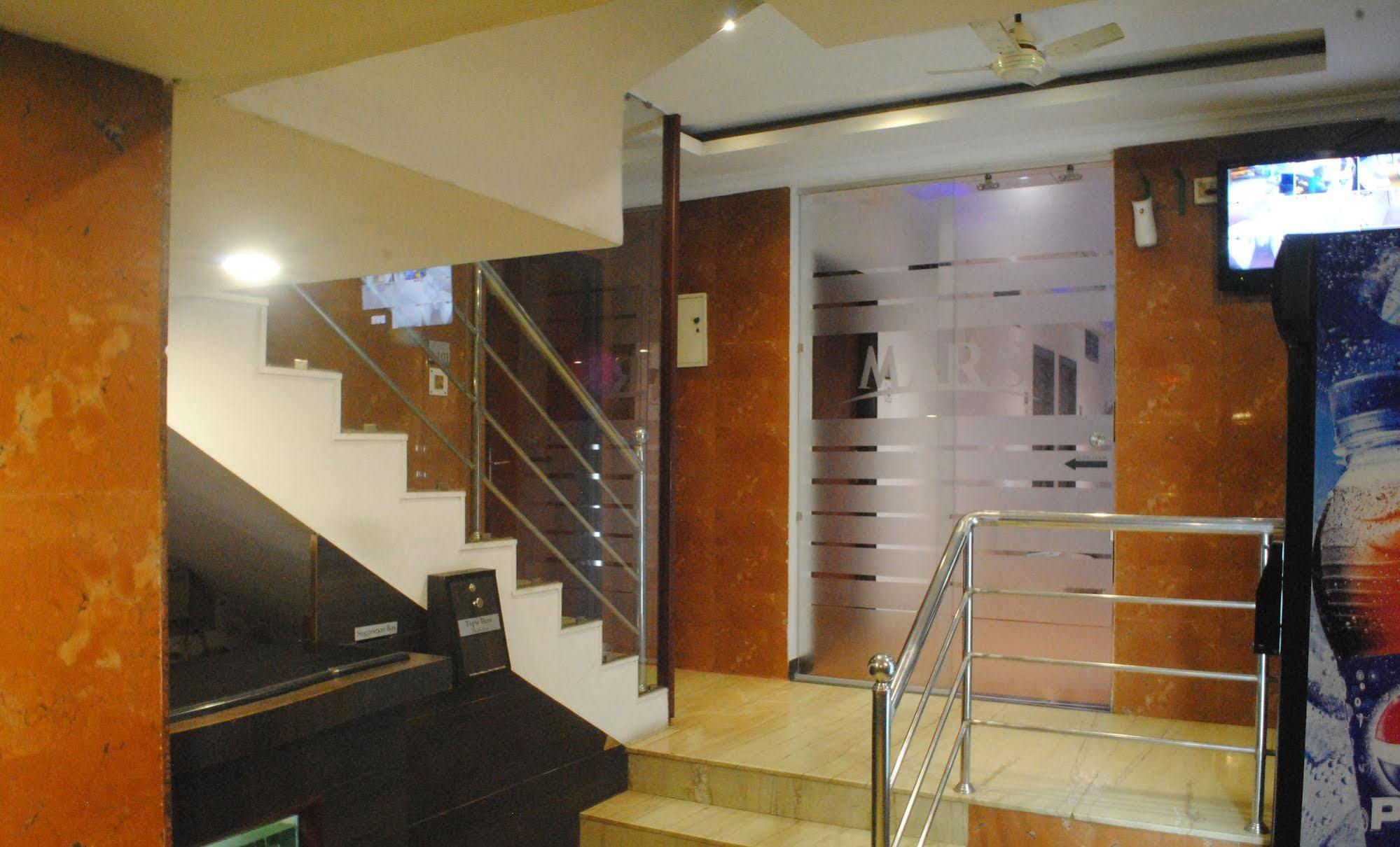 Deluxe Hotel Chennai Ngoại thất bức ảnh